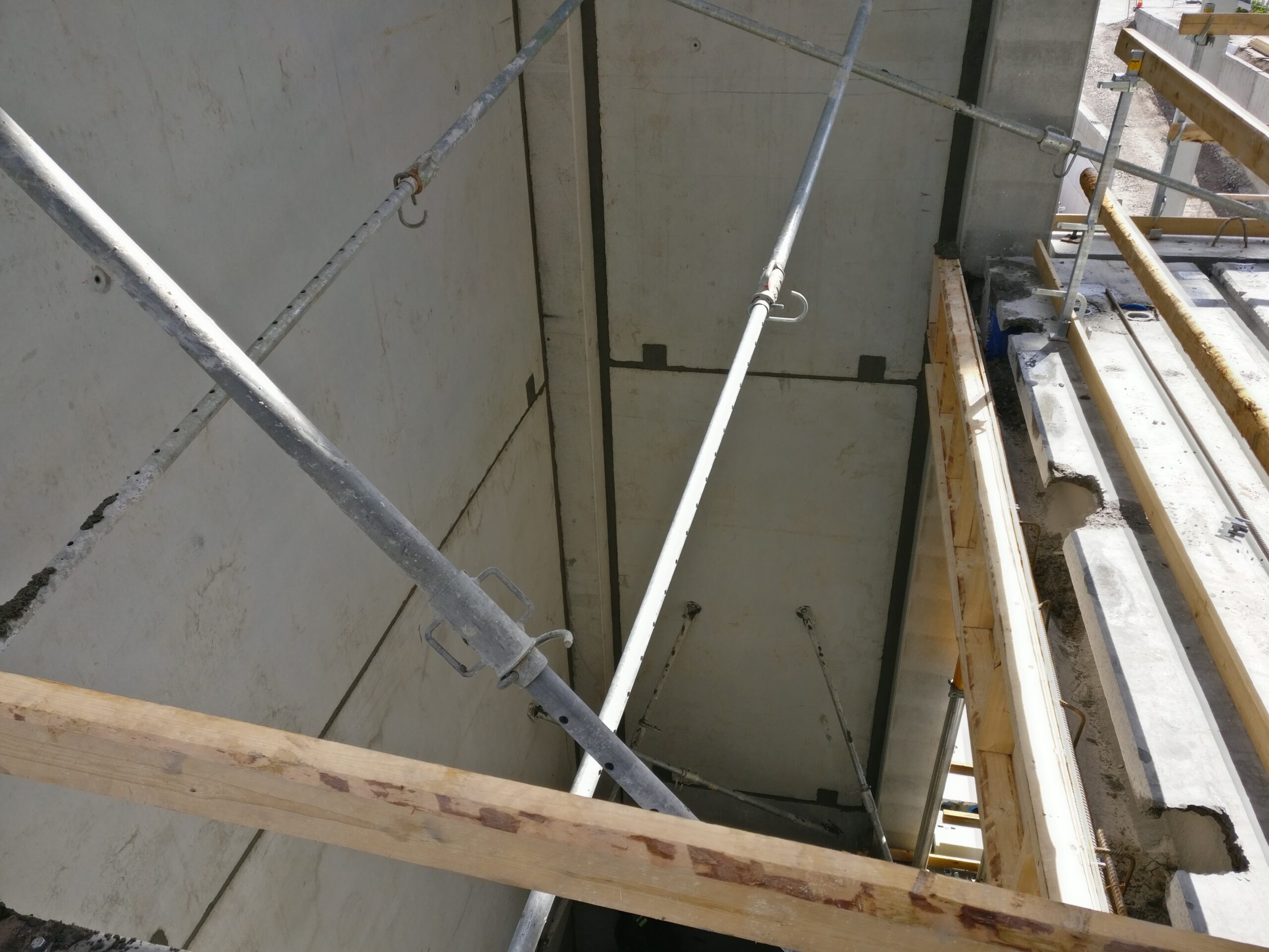 Pystysaumapumppaus lähikuva